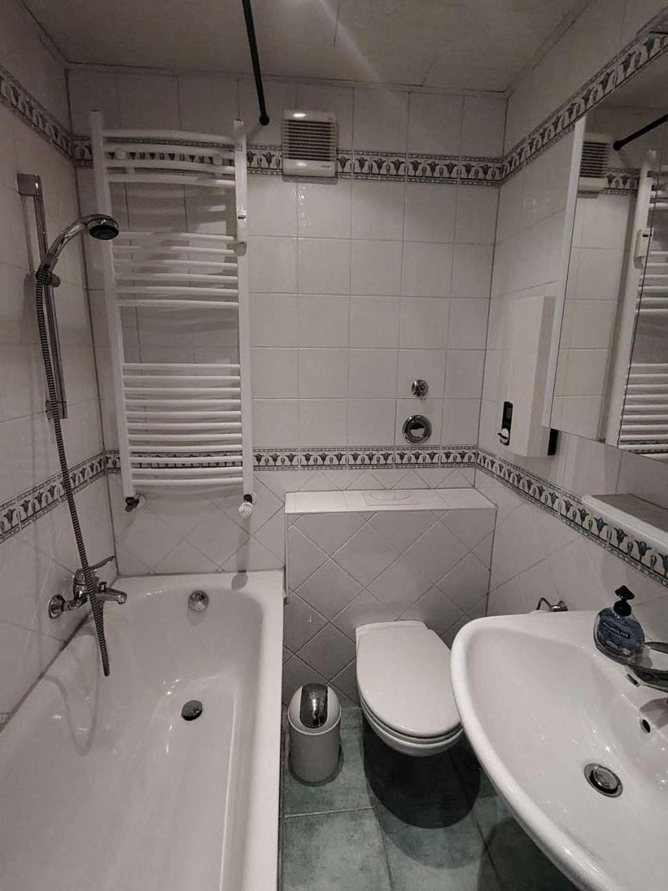 Koblenzliebe Rhein Ferienwohnung 3-Zimmer Garten Parking Extérieur photo